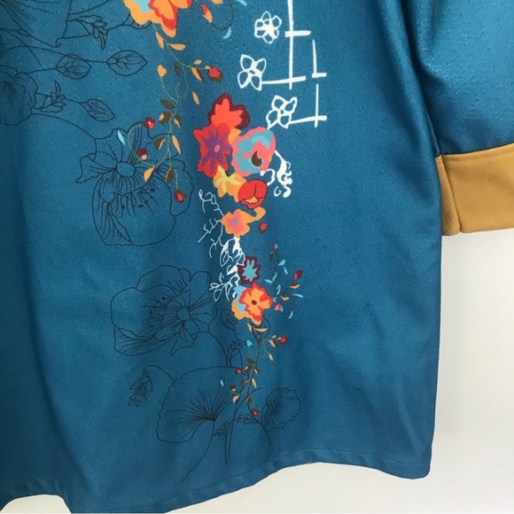 Graphic Abstract Design Women’s Coat Size M - Picture 8 of 10